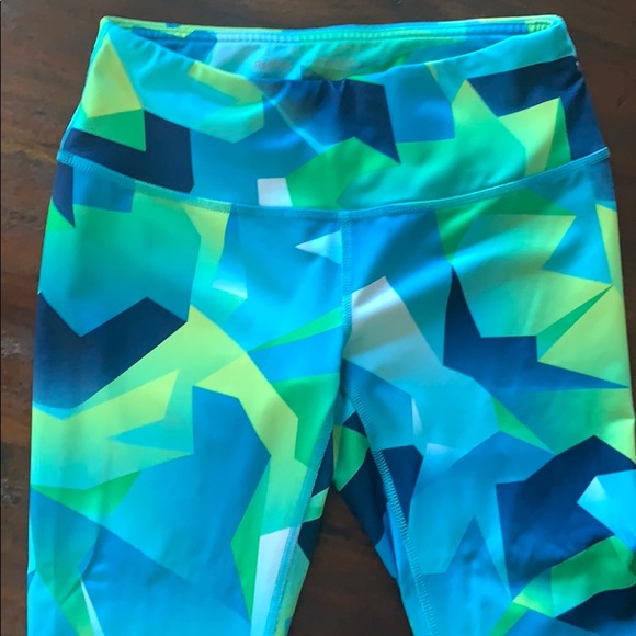 Reebok High Waisted Cropped Leggings - Picture 2 of 3